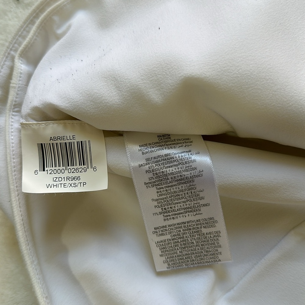 BCBGMAXAZRIA Womens Abrielle Sleeveless Peplum Top in White XS - Picture 13 of 13